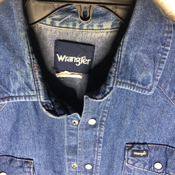 Wrangler Denim Pearl Snap Button Down Size Medium - Picture 4 of 6